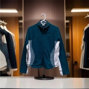 The Girls golf full zipper green and white jacket sz XL